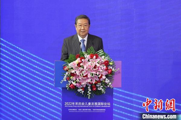 教育部原副部長、中國教育國際交流協(xié)會(huì)會(huì)長劉利民作主旨報(bào)告 宋基會(huì)供圖