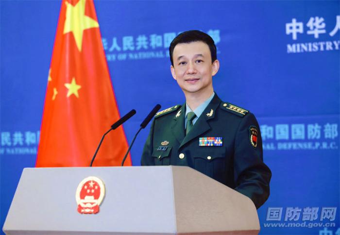 11月24日下午，國防部舉行例行記者會(huì)，國防部新聞局局長、國防部新聞發(fā)言人吳謙大校答記者問。何友文 攝