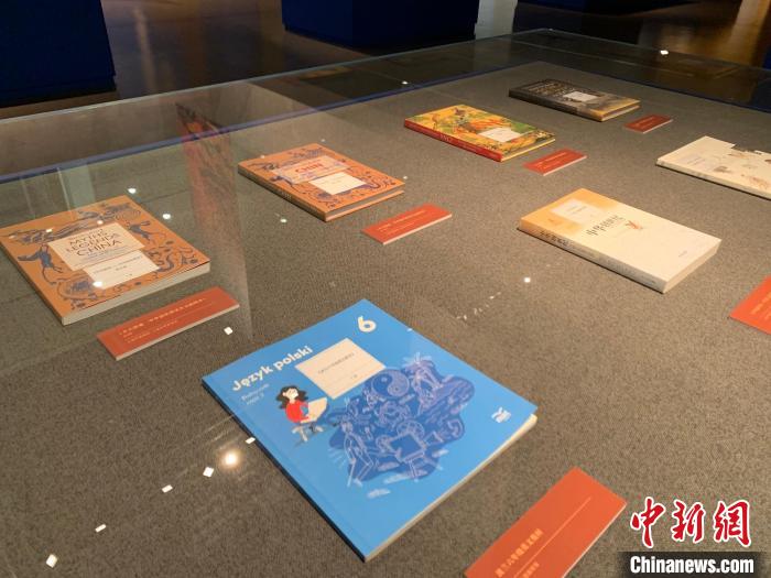 “開(kāi)天辟地——中華創(chuàng)世神話文藝創(chuàng)作與文化傳播工程”成果展?！⊥躞?攝