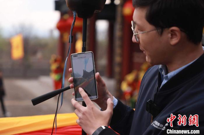 “5G+VR”全景直播可對景區(qū)進(jìn)行720度實(shí)時(shí)展現(xiàn)?！∠蛏?攝