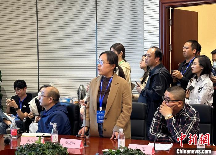 圖為中國科學院青海鹽湖研究所研究員李麗娟演講?！⒀?攝